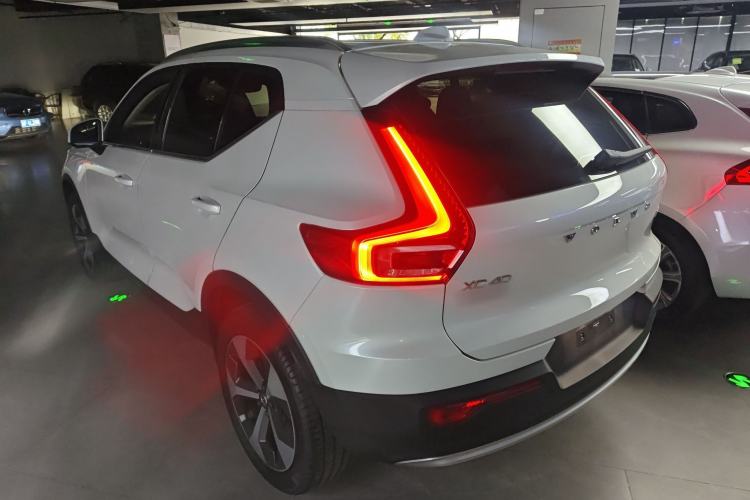 Used Volvo XC40 2024 B4 4x4 Smart Luxury Edition Exterior 2