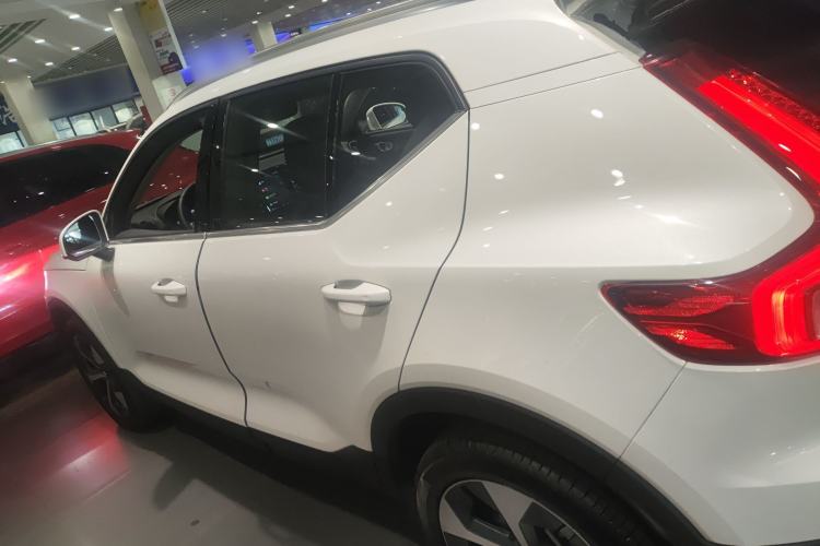 Used Volvo XC40 2024 B4 4x4 Smart Luxury Edition Exterior 3