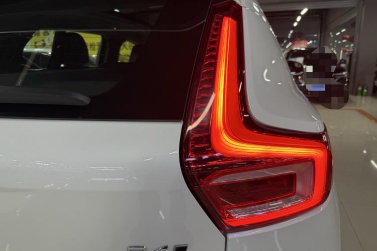 Used Volvo XC40 2024 B4 4x4 Smart Luxury Edition Exterior 3