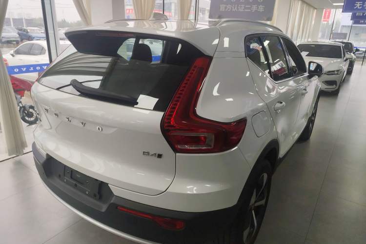 Used Volvo XC40 2024 B4 4x4 Smart Luxury Edition Exterior 3