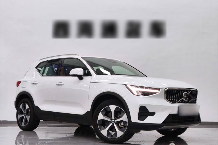 Used Volvo XC40 2024 B4 4x4 Smart Luxury Edition Exterior 3