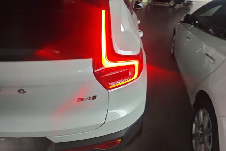 Used Volvo XC40 2024 B4 4x4 Smart Luxury Edition Exterior 3