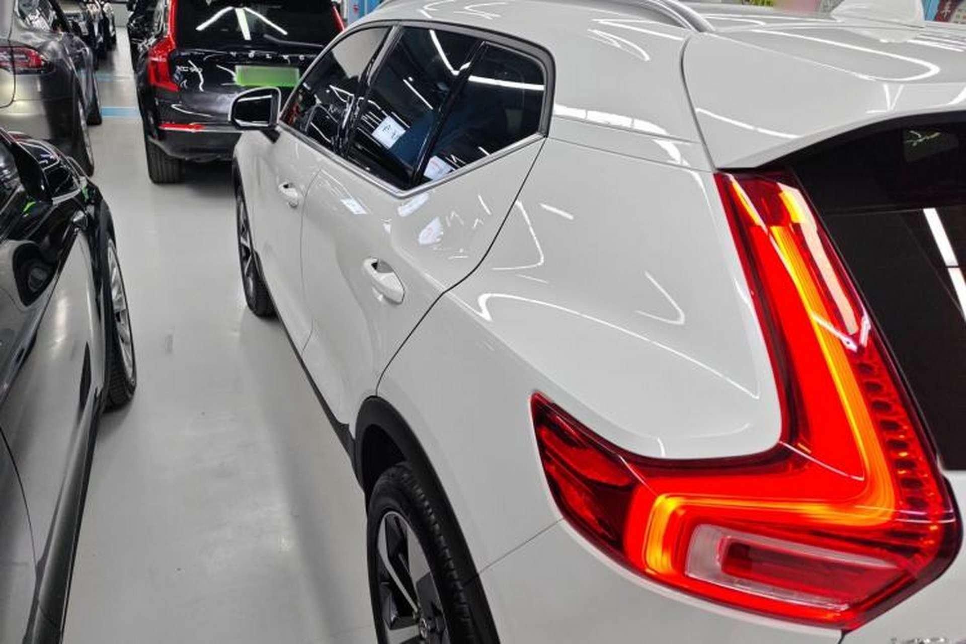 Used Volvo XC40 2024 B4 4x4 Smart Luxury Edition Exterior 3