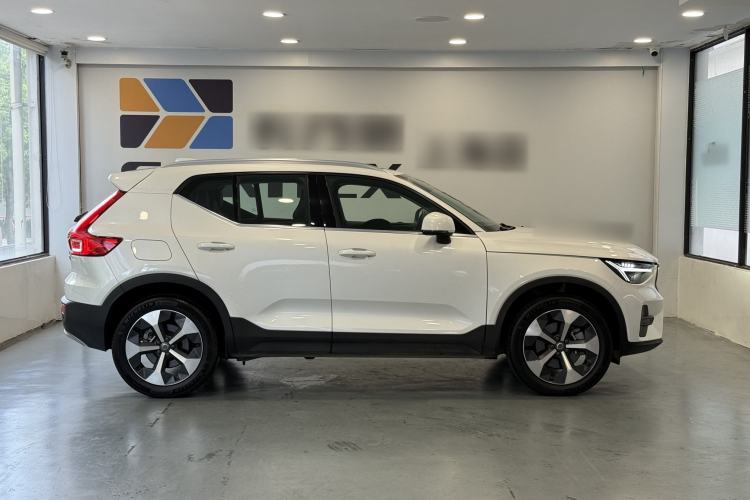 Used Volvo XC40 2024 B4 4x4 Smart Luxury Edition Exterior 3