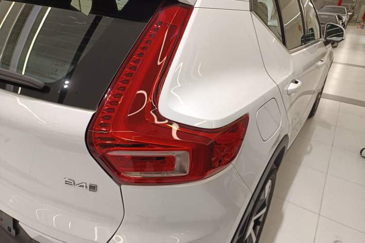 Used Volvo XC40 2024 B4 4x4 Smart Luxury Edition Exterior 3