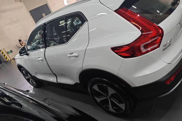 Used Volvo XC40 2024 B4 4x4 Smart Luxury Edition Exterior 3