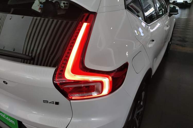 Used Volvo XC40 2024 B4 4x4 Smart Luxury Edition Exterior 3