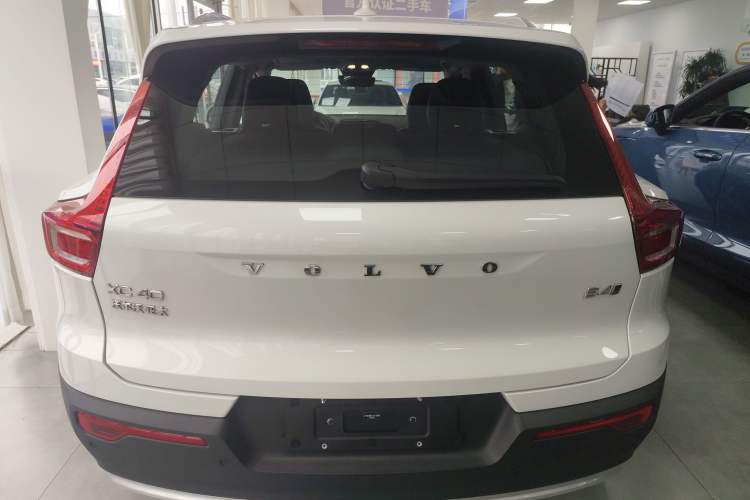 Used Volvo XC40 2024 B4 4x4 Smart Luxury Edition Exterior 4