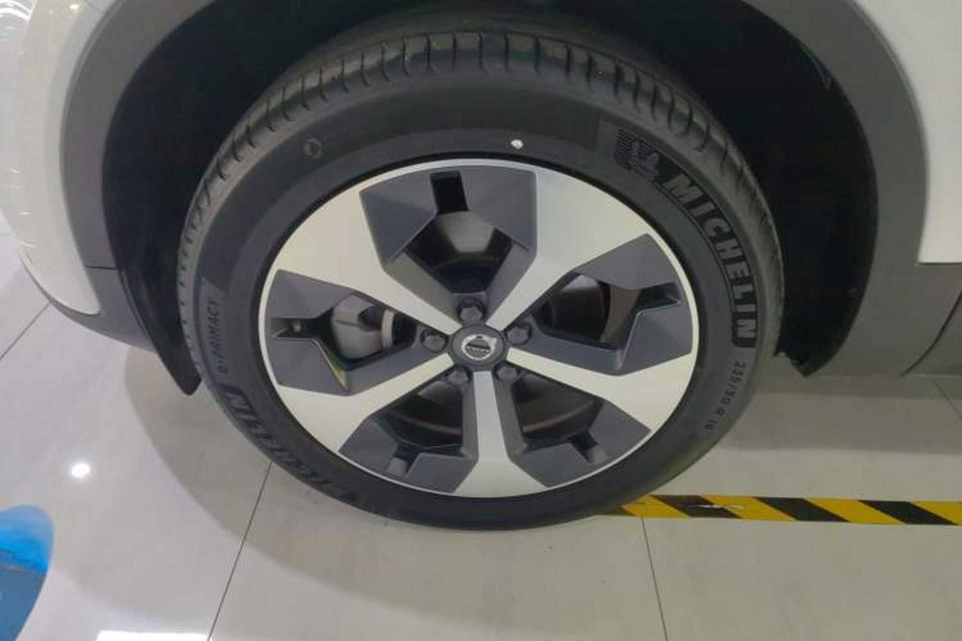 Used Volvo XC40 2024 B4 4x4 Smart Luxury Edition Exterior 4