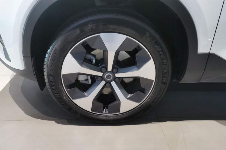 Used Volvo XC40 2024 B4 4x4 Smart Luxury Edition Exterior 4