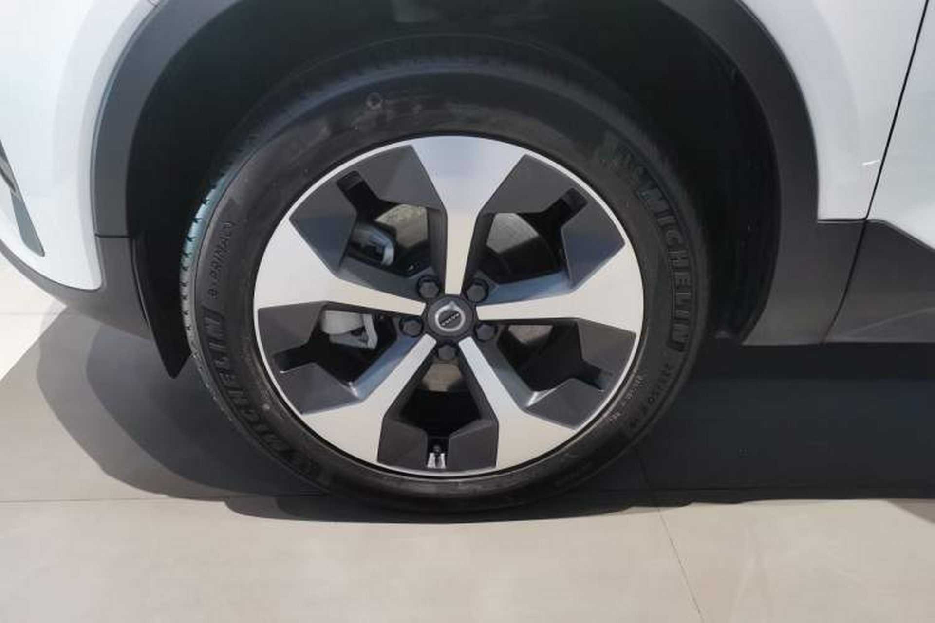 Used Volvo XC40 2024 B4 4x4 Smart Luxury Edition Exterior 4