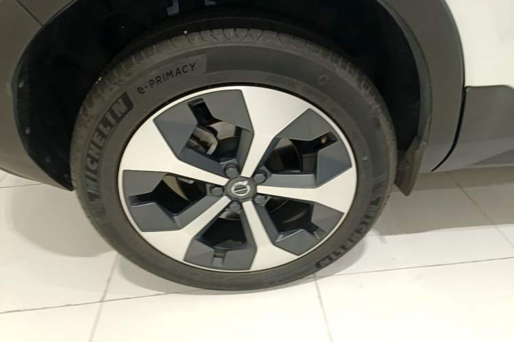 Used Volvo XC40 2024 B4 4x4 Smart Luxury Edition Exterior 5