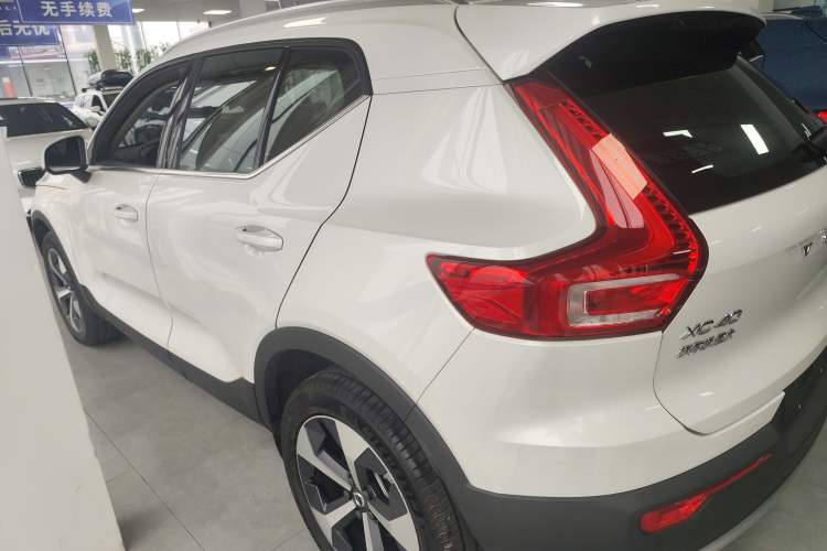 Used Volvo XC40 2024 B4 4x4 Smart Luxury Edition Exterior 5