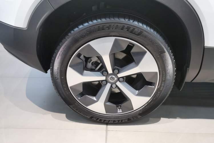 Used Volvo XC40 2024 B4 4x4 Smart Luxury Edition Exterior 5