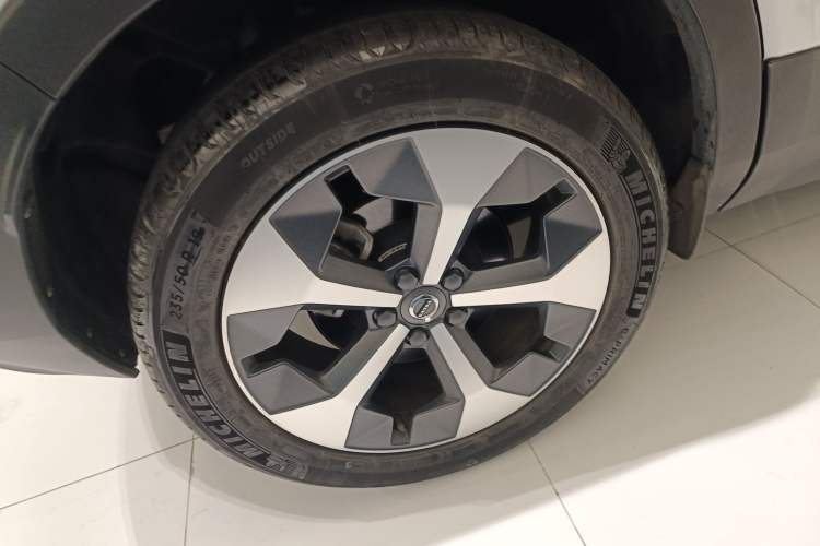 Used Volvo XC40 2024 B4 4x4 Smart Luxury Edition Exterior 5