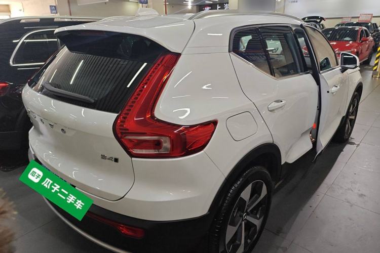 Used Volvo XC40 2024 B4 4x4 Smart Luxury Edition Exterior 5