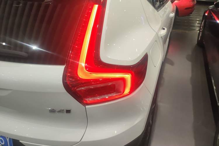 Used Volvo XC40 2024 B4 4x4 Smart Luxury Edition Exterior 6