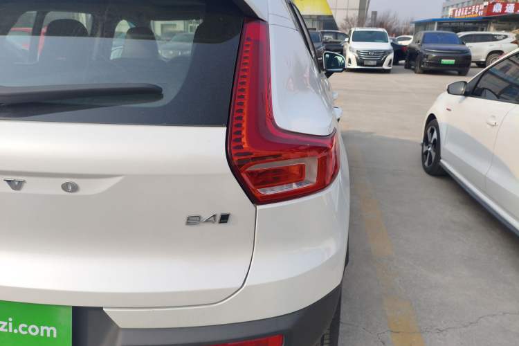 Used Volvo XC40 2024 B4 4x4 Smart Luxury Edition Exterior 6