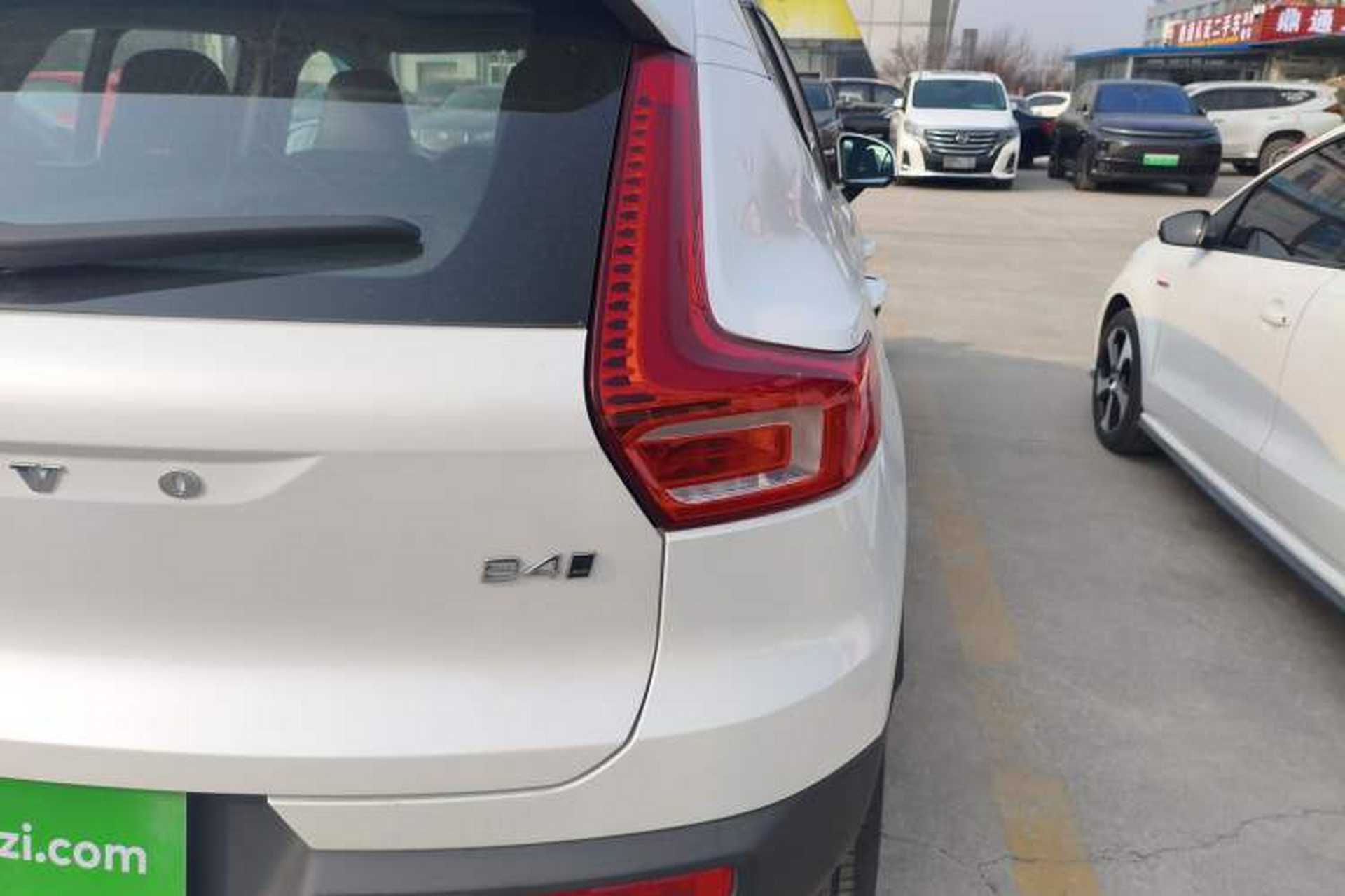 Used Volvo XC40 2024 B4 4x4 Smart Luxury Edition Exterior 6