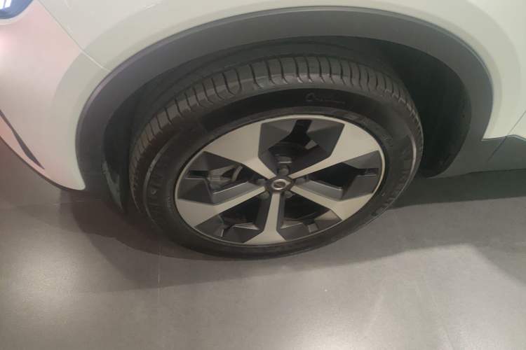 Used Volvo XC40 2024 B4 4x4 Smart Luxury Edition Exterior 7