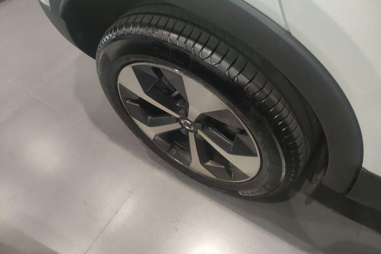 Used Volvo XC40 2024 B4 4x4 Smart Luxury Edition Exterior 8