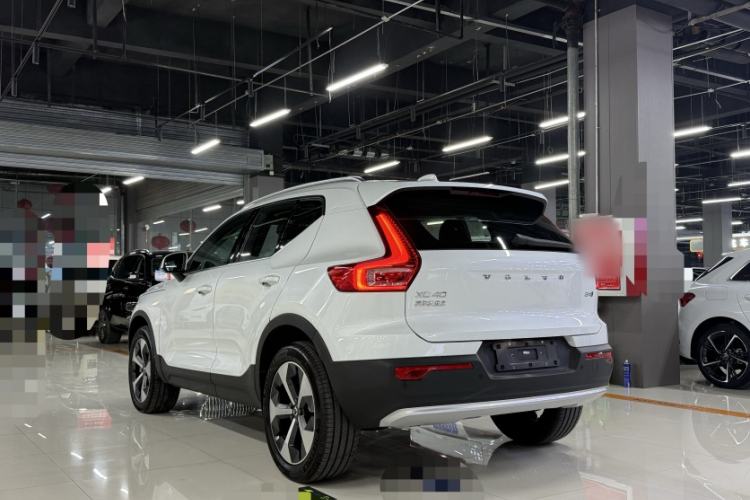 Used Volvo XC40 2024 B4 4x4 Smart Luxury Edition Exterior 8