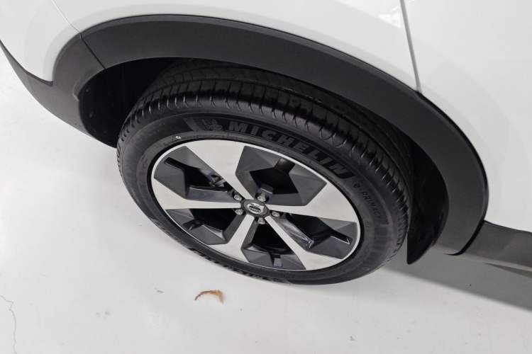 Used Volvo XC40 2024 B4 4x4 Smart Luxury Edition Exterior 8