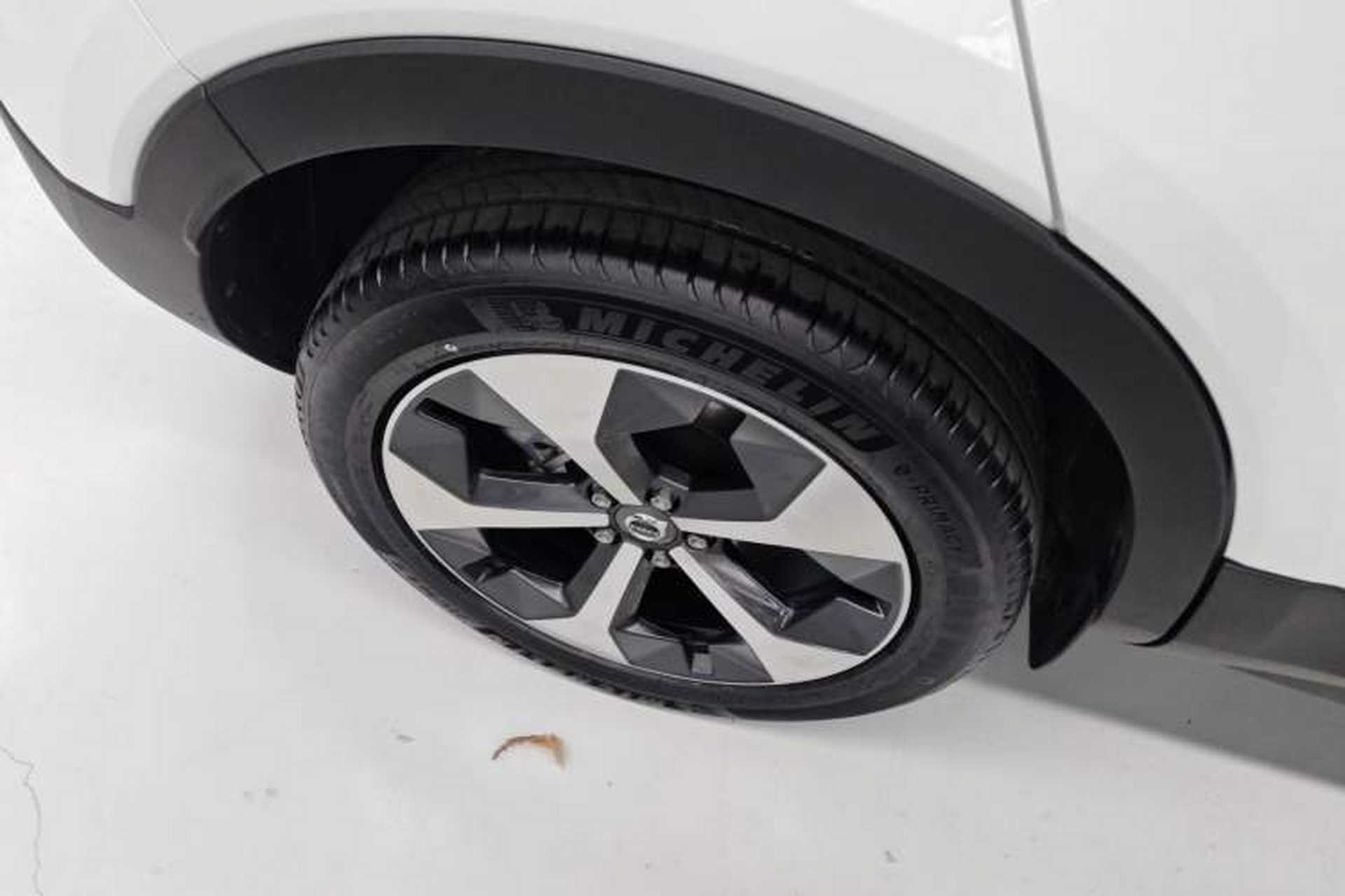 Used Volvo XC40 2024 B4 4x4 Smart Luxury Edition Exterior 8