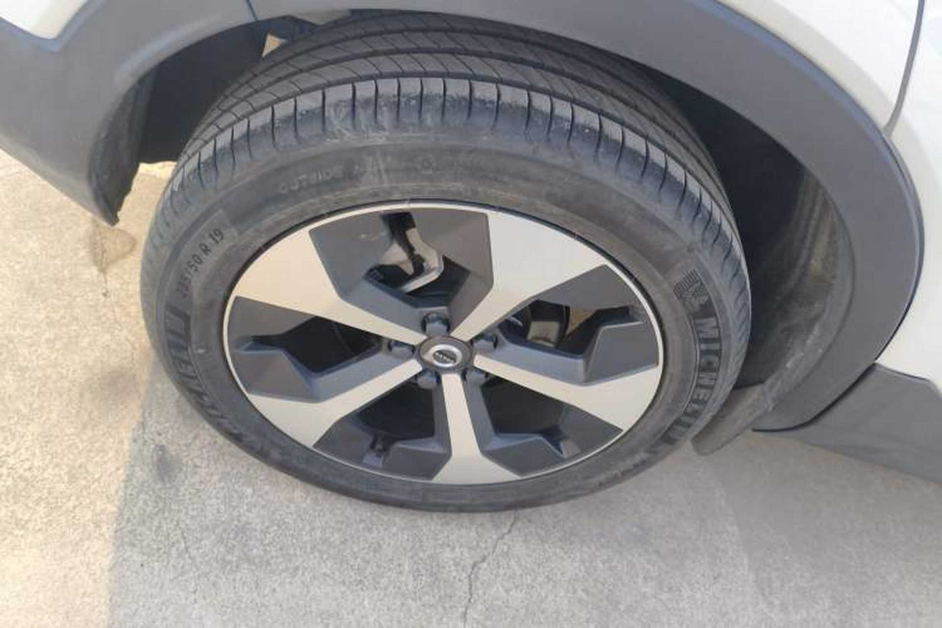 Used Volvo XC40 2024 B4 4x4 Smart Luxury Edition Exterior 8