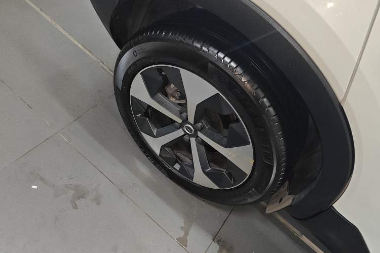Used Volvo XC40 2024 B4 4x4 Smart Luxury Edition Exterior 8