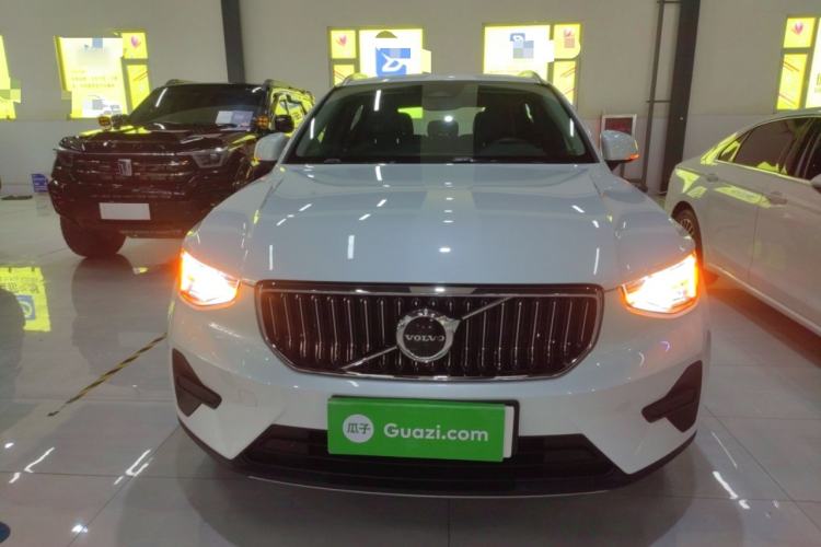 Used Volvo XC40 2024 B4 4x4 Smart Luxury Edition Front