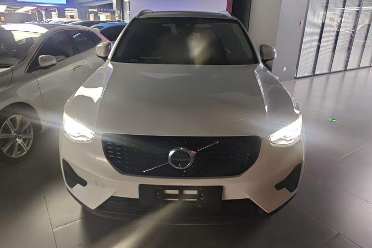 Used Volvo XC40 2024 B4 4x4 Smart Luxury Edition Front