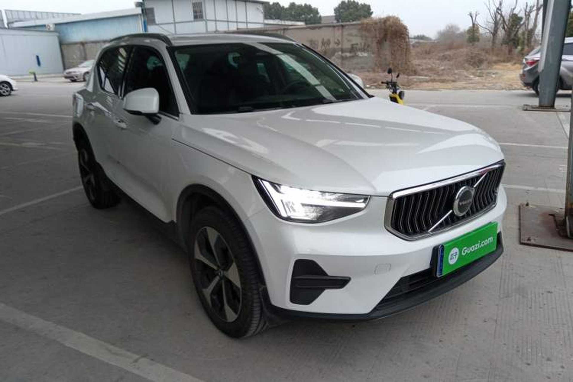 Used Volvo XC40 2024 B4 4x4 Smart Luxury Edition Front Right 45 Deg