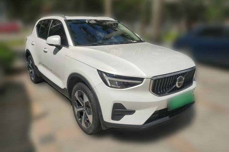 Used Volvo XC40 2024 B4 4x4 Smart Luxury Edition Front Right 45 Deg