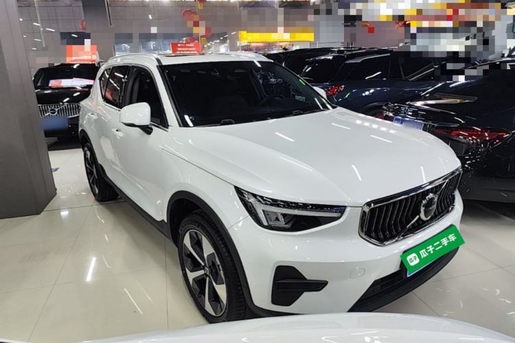 Used Volvo XC40 2024 B4 4x4 Smart Luxury Edition Front Right 45 Deg