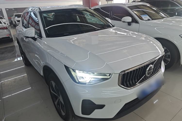 Used Volvo XC40 2024 B4 4x4 Smart Luxury Edition Front Right 45 Deg