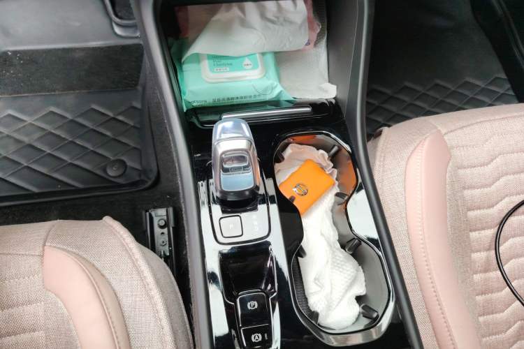 Used Volvo XC40 2024 B3 Zhiyuan Luxury Edition Gear Lever