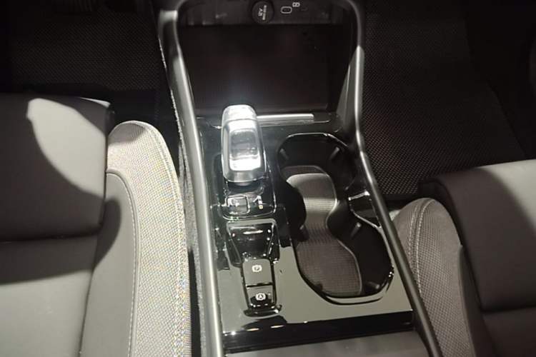Used Volvo XC40 2024 B3 Zhiyuan Luxury Edition Gear Lever
