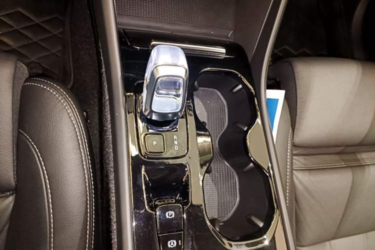 Used Volvo XC40 2024 B4 4x4 Smart Luxury Edition Gear Lever