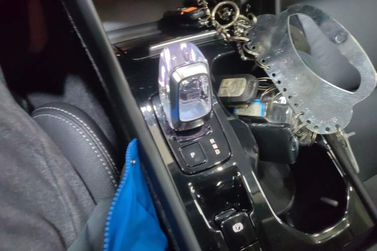 Used Volvo XC40 2024 B4 4x4 Smart Luxury Edition Gear Lever