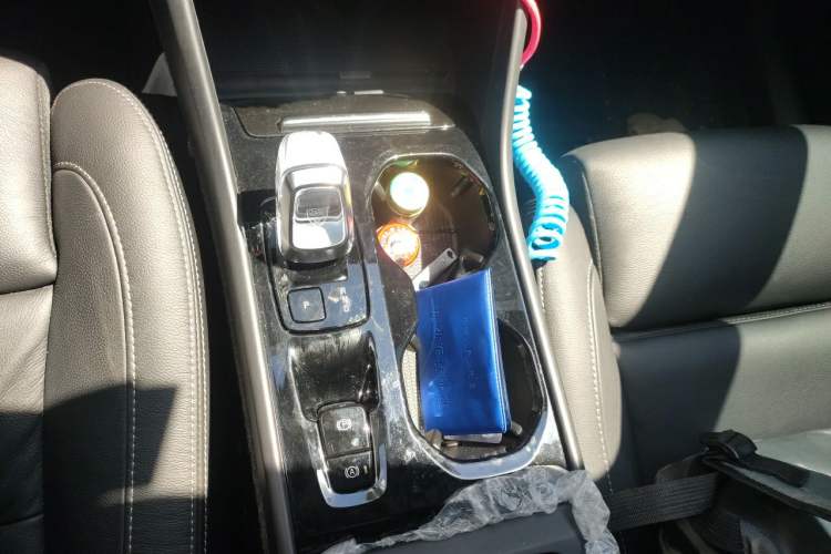 Used Volvo XC40 2024 B4 4x4 Smart Luxury Edition Gear Lever