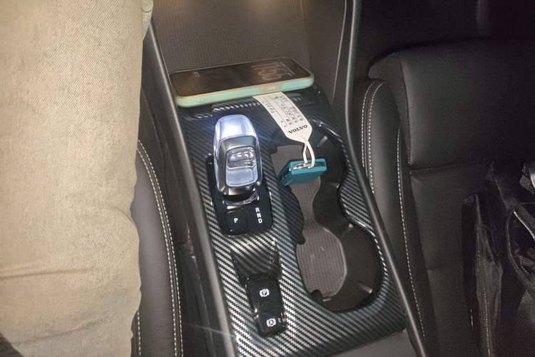 Used Volvo XC40 2024 B4 4x4 Smart Luxury Edition Gear Lever