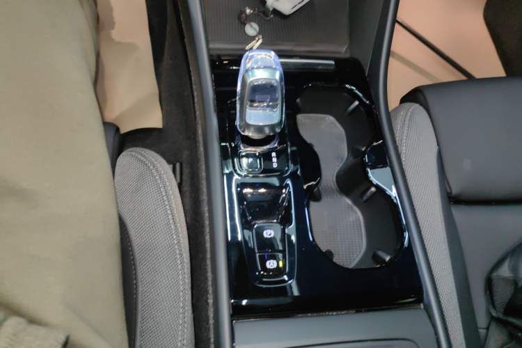 Used Volvo XC40 2024 B3 Zhiyuan Luxury Edition Gear Lever