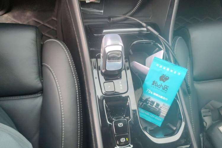 Used Volvo XC40 2024 B4 4x4 Smart Luxury Edition Gear Lever