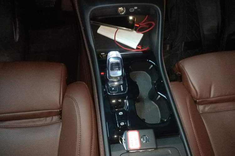 Used Volvo XC40 2024 B3 Zhiyuan Luxury Edition Gear Lever