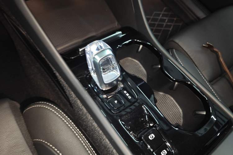 Used Volvo XC40 2024 B4 4x4 Smart Luxury Edition Gear Lever