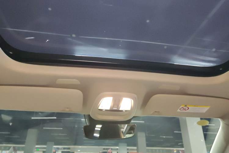 Used Volvo XC40 2024 B4 4x4 Smart Luxury Edition Headliner