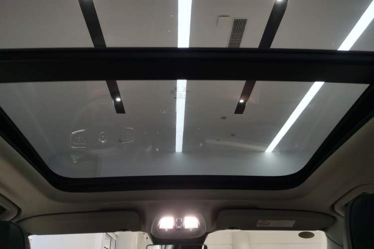 Used Volvo XC40 2024 B4 4x4 Smart Luxury Edition Headliner