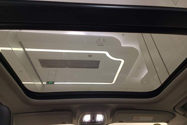 Used Volvo XC40 2024 B4 4x4 Smart Luxury Edition Headliner