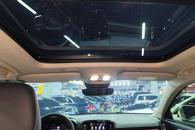Used Volvo XC40 2024 B4 4x4 Smart Luxury Edition Headliner